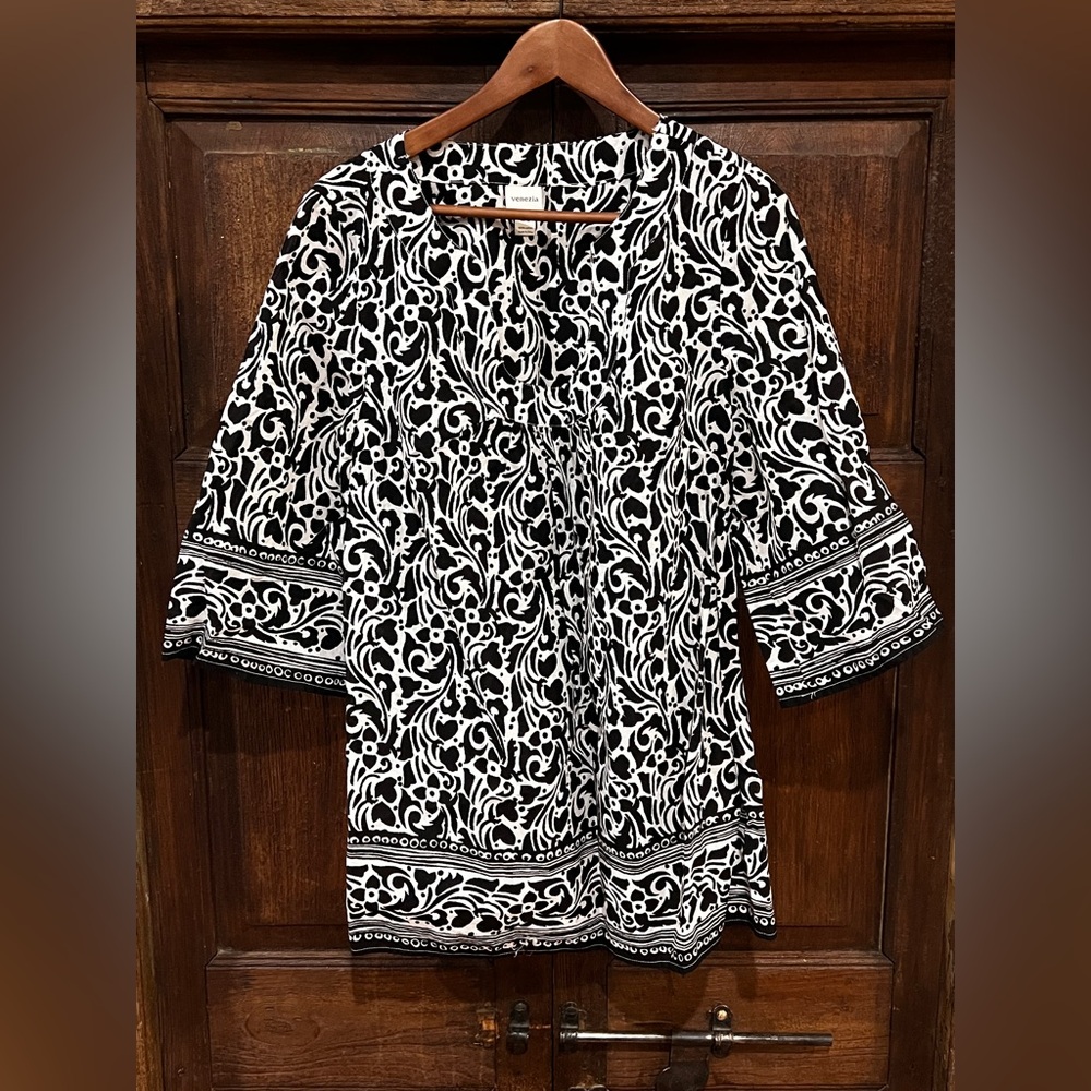 Venezia Black and White Whimsical Blouse w/ 3/4 sleeve Size 14/16 - Picture 2 of 8